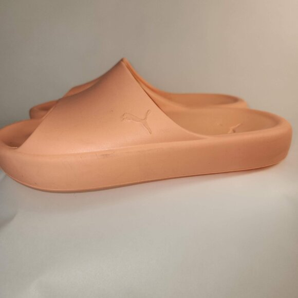 Puma Shibusa, soft peach, slip-on slides, 1"Sz 3, fits 6-7 pre-owned - Picture 7 of 7
